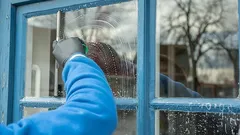 Why Add Vinegar to Water When Washing Windows: A Forgotten Homemaker’s Trick